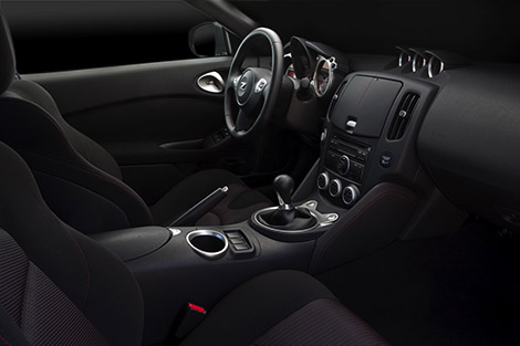 370Z Interior with Racing-inspired Styling