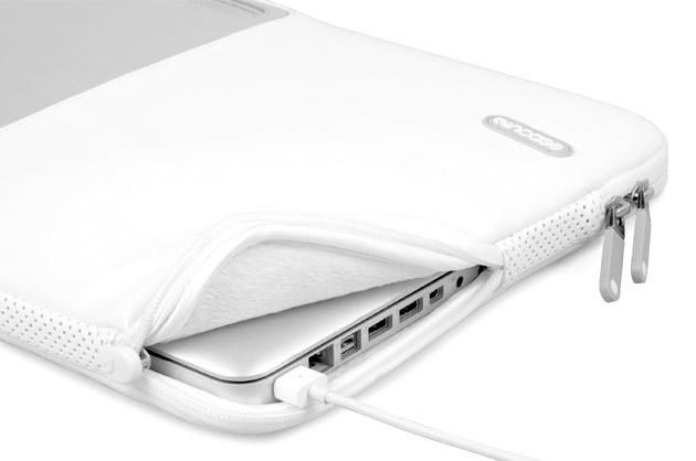 Incase Protective Sleeve Deluxe