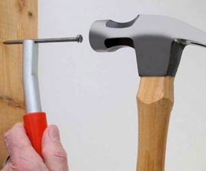 ThumbSaver Magnetic Nail Setter