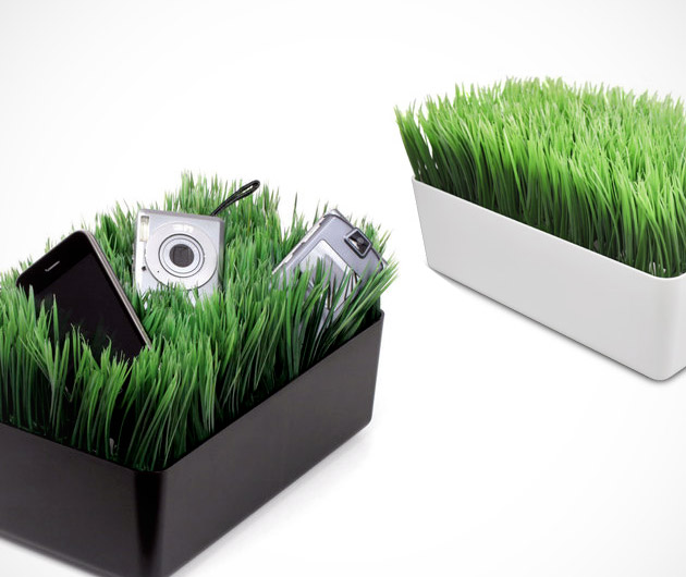 Kikkerland Grass Charging Station