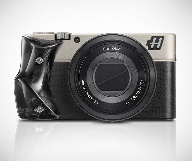 hasselblad-stellar-special-edition-cameras-black