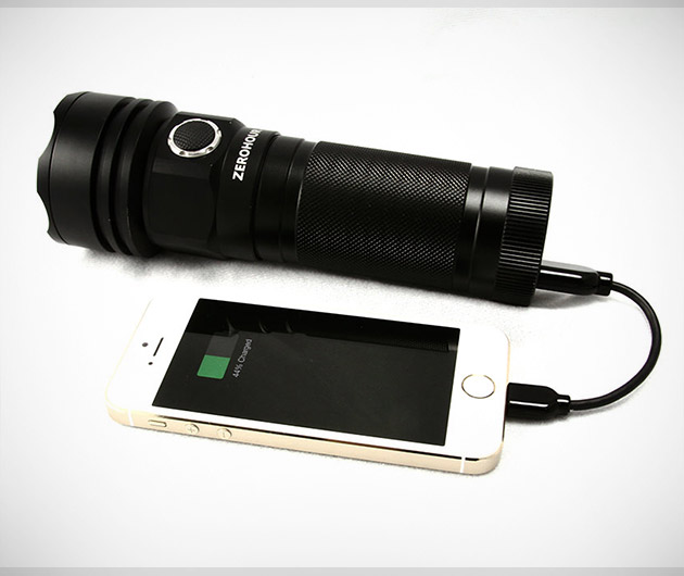 zerohour-battery-backup-flashlight-wild-charge