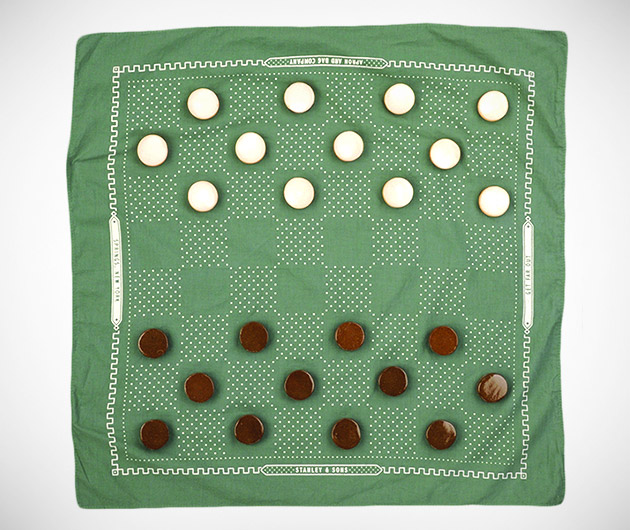 stanley-&-sons-beach-checkers-set