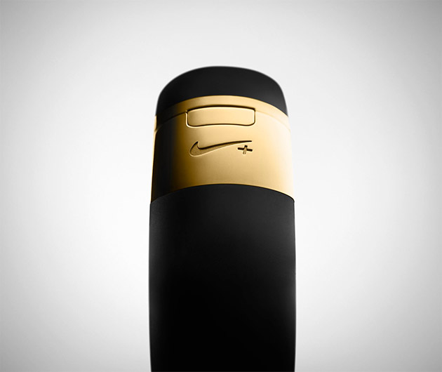 nike+-fuelband-se-gold-03