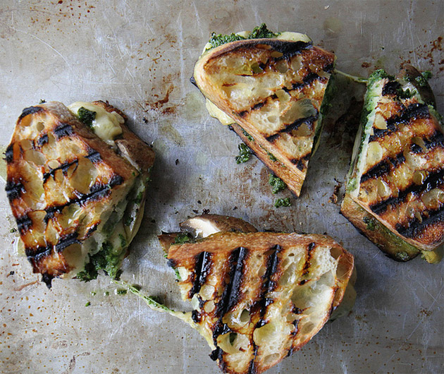 portobello-gouda-kale-pesto-grilled-cheese-02