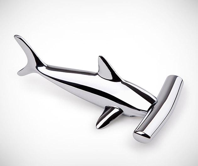 hammerhead-shark-corkscrew-and-bottle-opener-01