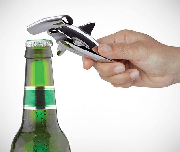 hammerhead-shark-corkscrew-and-bottle-opener-02