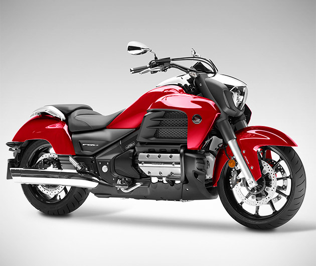 2015-honda-gold-wing-valkyrie-02