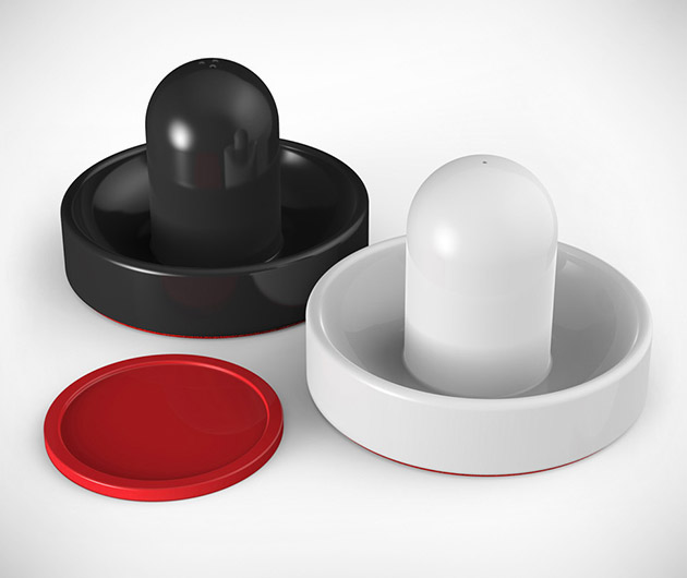 air-hockey-salt-&-pepper-set