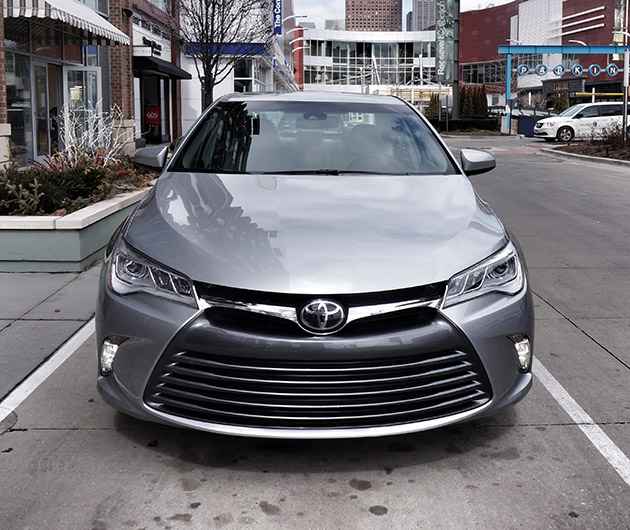 2015-toyota-camry-xle-v6-07