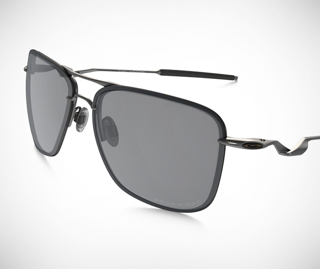 oakley-tailhook