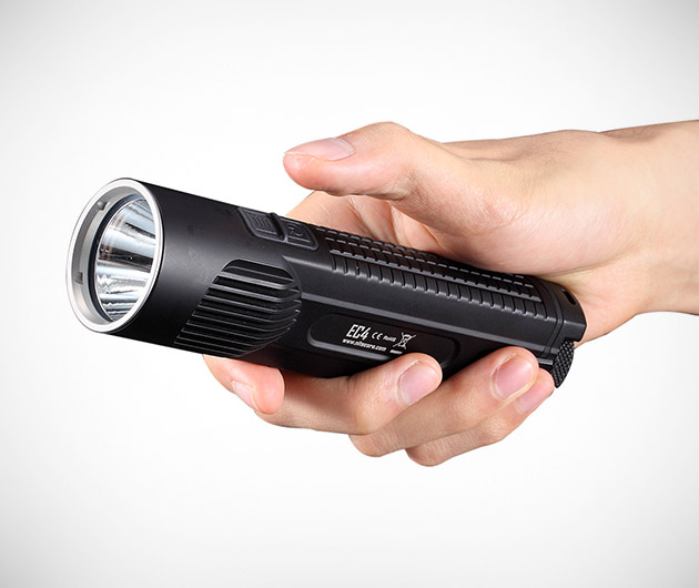 nitecore-ec4-flashlight-02