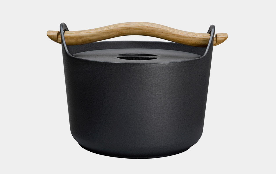 sarpaneva-cast-iron-pot