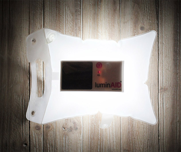 luminaid-packlite-16-inflatable-solar-light-01