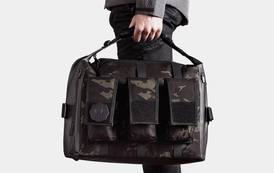 black-ember-holdall-msngr