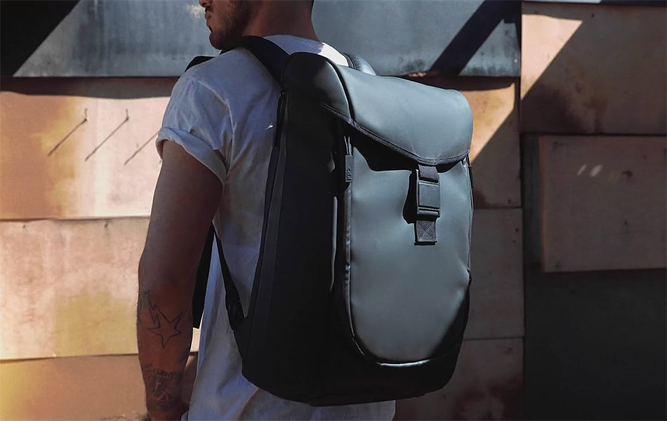 zero-g-weight-reducing-backpack