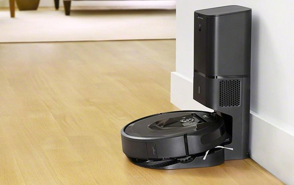 Roomba i7+ with Clean Base